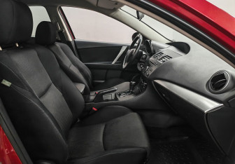 Подержанный автомобиль Mazda 3 Hatchback 2012 года (9 фото)