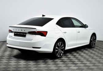 Подержанный автомобиль Skoda Octavia Liftback 2021 года (3 фото)