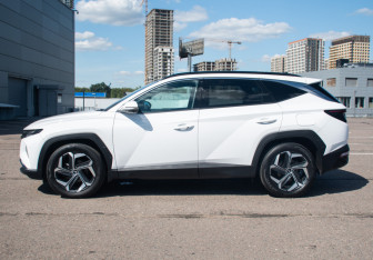 Подержанный автомобиль Hyundai Tucson 2022 года (8 фото)
