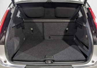 Подержанный автомобиль Volvo XC40 2018 года (10 фото)