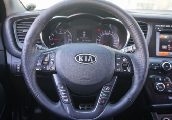 Подержанный автомобиль Kia Optima Sedan 2011 года (11 фото)