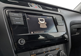 Подержанный автомобиль Skoda Octavia Liftback 2018 года (27 фото)