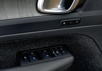 Подержанный автомобиль Volvo XC40 2021 года (20 фото)