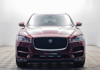 Подержанный автомобиль Jaguar F-Pace 2017 года (8 фото)