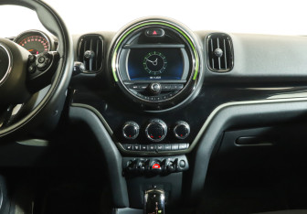 Подержанный автомобиль MINI Countryman 2020 года (15 фото)