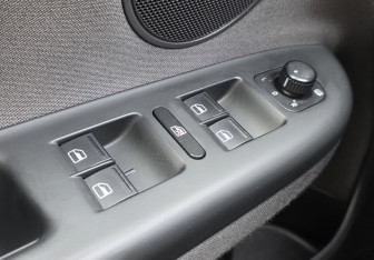 Подержанный автомобиль Volkswagen Golf Plus 2012 года (14 фото)
