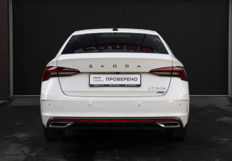 Подержанный автомобиль Skoda Octavia Liftback 2024 года (6 фото)