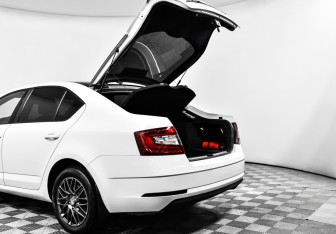 Подержанный автомобиль Skoda Octavia Liftback 2017 года (11 фото)