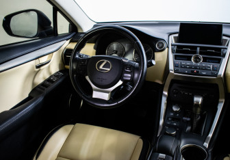 Подержанный автомобиль Lexus NX 2016 года (14 фото)