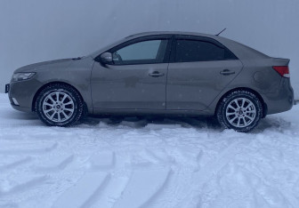 Подержанный автомобиль Kia Cerato Sedan 2009 года (8 фото)