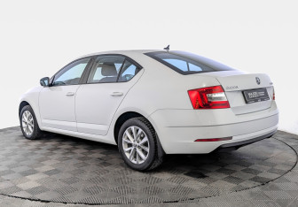 Подержанный автомобиль Skoda Octavia Liftback 2019 года (7 фото)