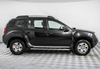 Подержанный автомобиль Renault Duster 2012 года (4 фото)