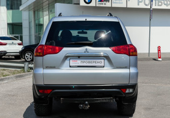 Подержанный автомобиль Mitsubishi Pajero Sport 2013 года (6 фото)