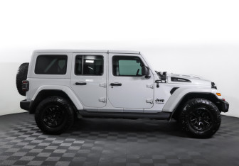 Подержанный автомобиль Jeep Wrangler 2022 года (4 фото)