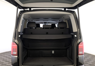 Подержанный автомобиль Volkswagen Multivan 2021 года (10 фото)