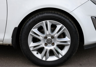 Подержанный автомобиль Opel Corsa 2013 года (18 фото)