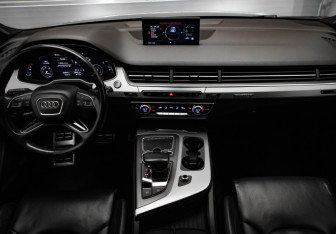Подержанный автомобиль Audi Q7 2016 года (18 фото)