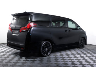 Подержанный автомобиль Toyota Alphard 2019 года (5 фото)