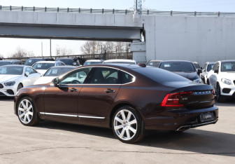 Подержанный автомобиль Volvo S90 2017 года (7 фото)