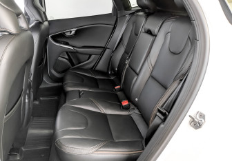 Подержанный автомобиль Volvo V40 Hatchback 2016 года (12 фото)