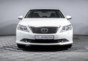 Подержанный автомобиль Toyota Camry Sedan 2013 года (2 фото)