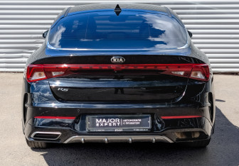 Подержанный автомобиль Kia K5 2021 года (6 фото)