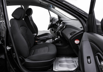 Подержанный автомобиль Hyundai ix35 2015 года (6 фото)