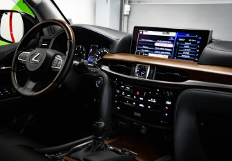 Подержанный автомобиль Lexus LX 2016 года (31 фото)