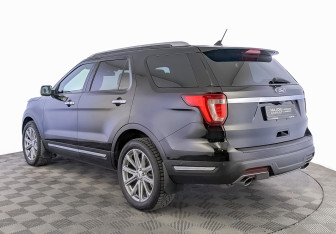 Подержанный автомобиль Ford Explorer 2019 года (7 фото)