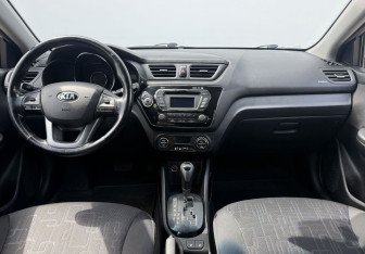 Подержанный автомобиль Kia Rio Sedan 2013 года (12 фото)