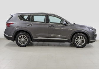Подержанный автомобиль Hyundai Santa Fe 2022 года (4 фото)