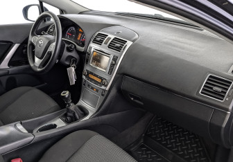 Подержанный автомобиль Toyota Avensis Sedan 2012 года (13 фото)