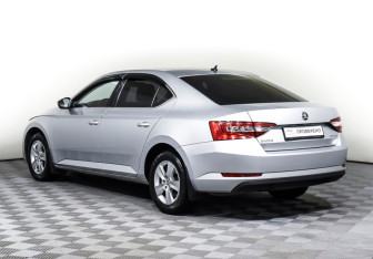 Подержанный автомобиль Skoda Superb Liftback 2016 года (9 фото)