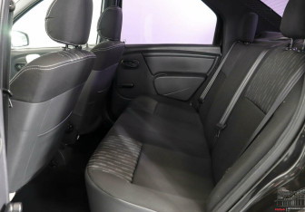 Подержанный автомобиль Renault Logan Sedan 2013 года (10 фото)