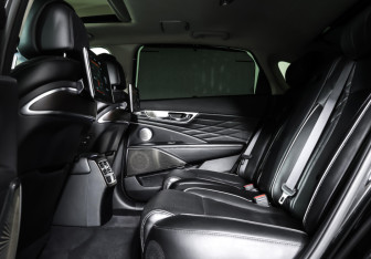 Подержанный автомобиль Kia K900 2019 года (12 фото)