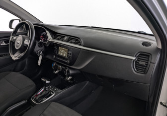 Подержанный автомобиль Kia Rio Hatchback 2021 года (12 фото)