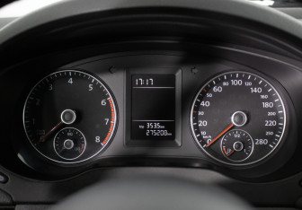 Подержанный автомобиль Volkswagen Jetta Sedan 2013 года (12 фото)