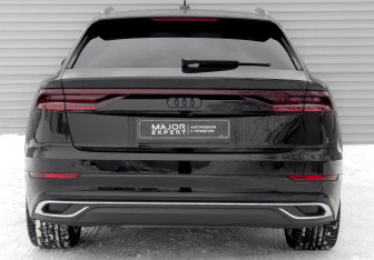 Подержанный автомобиль Audi Q8 2021 года (6 фото)