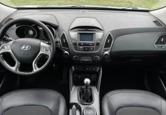 Подержанный автомобиль Hyundai ix35 2014 года (12 фото)