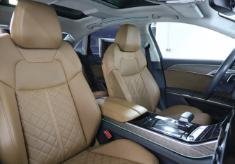 Подержанный автомобиль Audi A8 2019 года (29 фото)