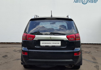 Подержанный автомобиль Peugeot 4007 2011 года (6 фото)