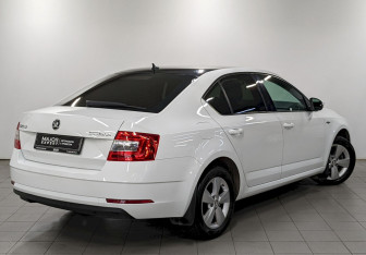 Подержанный автомобиль Skoda Octavia Liftback 2019 года (5 фото)