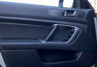 Подержанный автомобиль Subaru Outback Wagon 2006 года (11 фото)