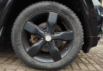 Подержанный автомобиль Jeep Grand Cherokee 2013 года (15 фото)