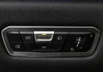 Подержанный автомобиль BMW X5 2021 года (19 фото)