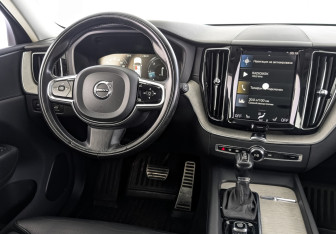Подержанный автомобиль Volvo XC60 2021 года (29 фото)
