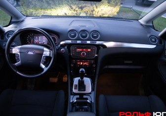 Подержанный автомобиль Ford S-MAX 2011 года (11 фото)