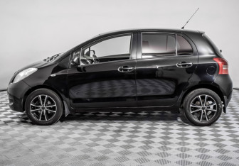 Подержанный автомобиль Toyota Yaris Hatchback 2008 года (8 фото)