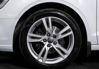 Подержанный автомобиль Audi A3 Sedan 2020 года (23 фото)