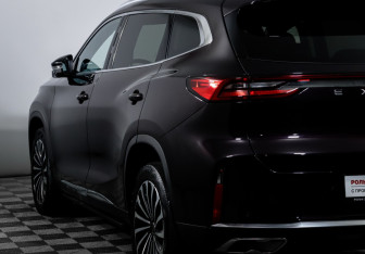 Подержанный автомобиль Exeed TXL 2022 года (17 фото)